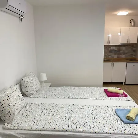 Apartment Garden 3 *