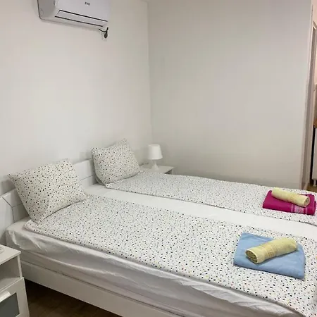 Apartment Garden 3 *